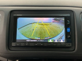 【バックカメラ】運転が苦手な方も車庫入れラクラクです!ギアをリバースに入れれば自動的に切り換わりますので、面倒な操作は不要です♪狭い駐車場もお車を傷つけず安心ですね!