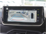【バックカメラ】駐車が苦手な方でも安心してお乗りいただけます。リバース連動で画面が切り替わるのでとっても便利です。今や後方確認の必須アイテムですよね。