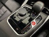 8速ステップトロニック付AT I-driveコントローラーでモニター部分を操作します。直感的に使用することが可能です。