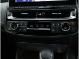 シートヒーター、ベンチレーション装備:寒い日や夏の暑い日に役立つ運転席・助手席に装備されています♪
