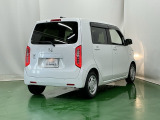 後席の窓には外から車内が見えにくくなるプライバシーガラスを採用。周りを気にせずリラックスして過ごせます
