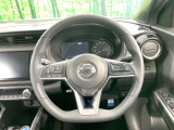 インテリアに合わせたデザインのステアリングは、運転される方のことも考え、運転しやすい形状、大きさです。是非一度、実際に触ってお確かめください。
