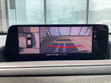 狭い場所での駐車やすれ違いなどでより的確な運転操作に役立つ360&deg;ビューモニターが装備されています。
