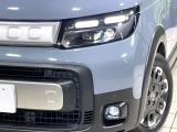 【LEDヘッドライト】悪天候や夜間走行時も良好な視界を確保し安心して運転できる高輝度LEDヘッドライトを装備!点灯速度が早く、消費電力も抑えられています。