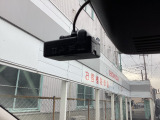 ドライブレコーダー本体は装着済みですが、SDカードは付属しておりません。ご希望の場合は別途ご購入いただけますのでスタッフにご相談ください。