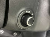 【電動調整ステアリングコラム】シートメモリーと合わせて使用すると複数人運転する場合は、お好きなポジションを記憶する事ができます。細かな調節も可能なため、快適な運転が楽しめます。