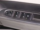 運転席ドアトリムにパワーウィンドウスイッチ