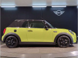 ☆MINIの車の始まりは大人四人がギリギリ乗れるコンパクトな車です!!今となっては3ナンバーですが、もともとは5ナンバーの車でした!!