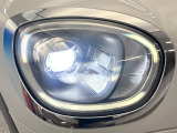 ●LEDヘッドライト:夜間走行時も良好な視界を確保し安心して運転できる高輝度LEDヘッドライトを装備!点灯速度が早く、消費電力も抑えられています。