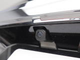 後退時に車両の後ろ側をモニター画面に表示します。車庫入れなどでバックする際に後方確認ができて便利です。車庫入れが苦手な人もこれで安心。