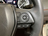 レーダークルーズコントロール(全車速追従機能付)付きです。車速に応じて追従支援してくれるので、ロングドライブも快適です。詳細は販売店スタッフまでおたずねください。