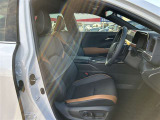 ゆったりしてるのにホールド性の良いドライバーズシート