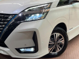 【LEDヘッドライト】悪天候や夜間走行時も良好な視界を確保し安心して運転できる高輝度LEDヘッドライトを装備!点灯速度が早く、消費電力も抑えられています。