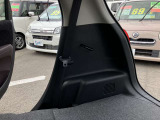 各部署が整備、試乗、クリーニング、磨き等、細部にわたりチェックしています。