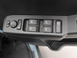 納車前に12ヶ月点検・エンジンオイル交換・ バッテリー交換・ワイパーゴム交換・キーレス、キーフリーの電池交換を実施しております。ダイハツの整備士がきっちりと点検したお車をお届けいたします!
