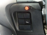 コーナーセンサーを車の前後に装備。障害物までの距離に応じて警告音を変えてお知らせ。縦列駐車時や駐車場・車庫などでの取り回しをサポートします。詳細は販売店スタッフまでおたずねください。