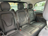 メルセデス・ベンツの定める厳しい基準をクリアしたお車のみをご案内させて頂きます。納車前整備はメーカー規定に基づき当店3Fの指定工場で入念に行なわれます。熟練のメカニックがお客様のお車を整備致します。