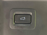 【パワーバックドア】スマートキーや運転席のボタンを押すだけでリアゲートが自動で開閉します!荷物を持っている時や、高い位置にあるバックドアを閉める際に便利な機能です♪