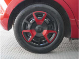 【ホイールキャップ】車に良く似合う純正ホイールキャップが装備されています。各種社外アルミホイールや、スタッドレスタイヤも取扱いしております。是非ご相談ください。