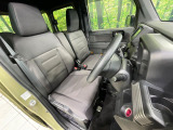運転席まわりには十分なスペースがあり、大柄な方でもゆったり運転していただける環境です。