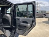 オリジナル4x4ブランドとしての誇りと自信、そして進化の伝統。4x4性能、デザイン、品質。本物とはJeepの全てであり、追い求めるさらなるたかみでもあるのです。