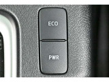 中古車をキレイで気持ちよくお乗りいただけるよう、エンジンルームからシートを外した洗浄まで、目に見えない部分も徹底的に洗浄しています!