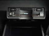 運転席お膝元にETCカード挿入口がございます。