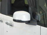 ◆ドアミラーウインカー◆ドアミラーにウインカーを装備しています。対向車に自身の進行方向を合図し安全に運転できます。