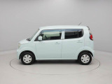 親しみやすいデザインとコンパクトなボディが魅力の軽自動車です。小回りが利きやすく、狭い道や駐車場でも扱いやすいため、毎日の通勤・通学やお買い物など、幅広いシーンで活躍してくれます。