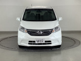 ディスチャージヘッドライト【HID】を装備していますのでとても明るく、夜間の走行や雨の日も安全・安心です。