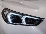 BMWの伝統の丸目4灯ヘッドライトでございます。LEDライトで視認性もよく明るく安全性の向上につながります。