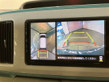 複数のカメラの映像をもとに、クルマを真上から見ているような映像をドライバーに提供し駐車をサポートする機能です。