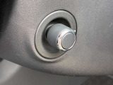 【電動調整ステアリングコラム】シートメモリーと合わせて使用すると複数人運転する場合は、お好きなポジションを記憶する事ができます。細かな調節も可能なため、快適な運転が楽しめます。