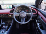 【運転席】最適なドライビングポジションでドライブをお楽しみください。