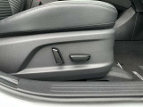 運転席シートはパワーシートになっています!シートの上下とリクライニングを細かく調整して、運転しやすいシートポジションにしていただくことができますね!