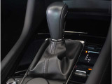 【シフトレバー】シフトもとても操作しやすいデザインになっております。運転する人の事を第一に考えた操作性の高い仕様です。