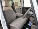 運転席のスペースはゆったりしていて、視界も広く確保されているので普段の運転からロングドライブまで快適です。