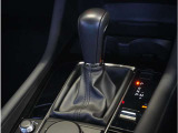 【シフトレバー】シフトもとても操作しやすいデザインになっております。運転する人の事を第一に考えた操作性の高い仕様です。