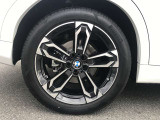 BMW純正アルミホイールです。納車時にはアルミホイールコーティングも承っております!是非ご検討下さいませ。