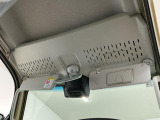 【オーバーヘッドシェルフ】天井にも収納部が配置!タオルや毛布などをサッと取り出し可能です♪