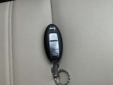 インテリジェントキーでカバンやポケットに入れたままドアの開け閉めやエンジンをかけることができます。