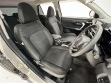 前席はセパレートタイプ!シート位置が高めで車両感覚がつかみやすく運転しやすい!乗り降りも楽々!