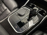 8速ステップトロニック付AT I-driveコントローラーでモニター部分を操作します。直感的に使用することが可能です。