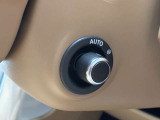 【電動調整ステアリングコラム】シートメモリーと合わせて使用すると複数人運転する場合は、お好きなポジションを記憶する事ができます。細かな調節も可能なため、快適な運転が楽しめます。