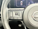 【ステアリングスイッチ】運転中視界をそらすことなくオーディオ操作ができます。