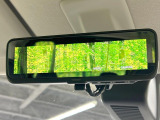 【デジタルルームミラー】後席の大きな荷物や同乗者で後方が確認しづらい時でも安心!カメラが撮影した車両後方の映像をルームミラー内に表示。クリアな視界で状況の確認が可能です!