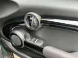 車両の詳細、ご質問につきましては、弊社営業スタッフまでお気軽にご連絡下さいませ。遠方のお客様には実車の詳細画像送信も承ります。お客様からのお問合せをお待ち致しております。無料ダイヤル 0078-6002-715008