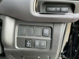 運転席右側に配置された操作スイッチ。