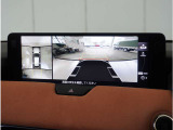 【360&deg;ビュー・モニター】クルマを真上から見たような俯瞰(ふかん)映像や助手席側のサイド映像など、視点を切り替えて表示。さまざまなアングルで視界をサポートします。
