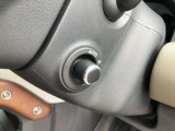 【電動ステアリングコラム】シートメモリーと合わせて使用すると複数人運転する場合は、お好きなポジションを記憶する事ができます。細かな調節も可能なため、ストレスなく運転が出来ます。